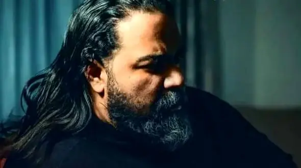 خشم رضا صادقی  از حمله  اسرائیل به ایران / گرگها خوب بدانند در این ایل غریب گر پدر مرد تفنگ پدری هست هنوز