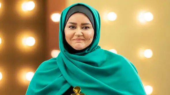 خلاقیت منحصر بفرد نعیمه نظام دوست برای نشان دادن نمایی زیبا از خانه اش/ گل های بالای دیوار فوق العاده زیباست...+عکس