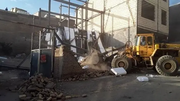 تخریب 3 طبقه خانه غیرمجاز در سنندج