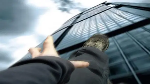 سقوط مرگبار مرد تبریزی از طبقه ششم ساختمان مسکونی