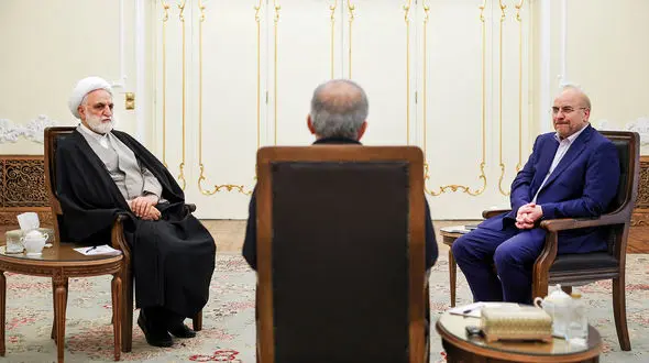  برگزاری جلسۀ سران قوا + عکس