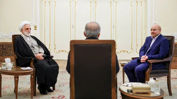  برگزاری جلسۀ سران قوا + عکس