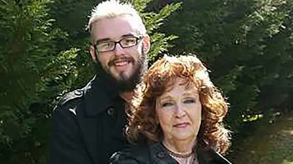 ازدواج پسر 19 ساله با یک مادربزرگ 72 ساله / آنها می خواهند بچه دار شوند! + عکس