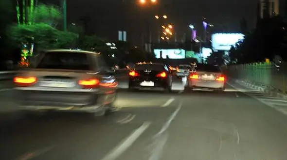 ببینید | حرکات مارپیچ دیوانه‌وار یک پژو ۲۰۶ در اتوبان‌های تهران + فیلم