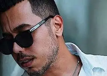 دانلود آهنگ دانوش از غم تو که یبارم ندیدمت گریه میکنم