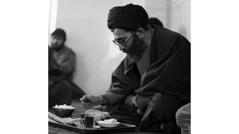 ماجرای جالب دستپخت همسر رهبری در زندان / آقای خامنه‌ای و خانم خجسته زندگی مشترک خود رادر خانه اجاره ای آغاز کردند