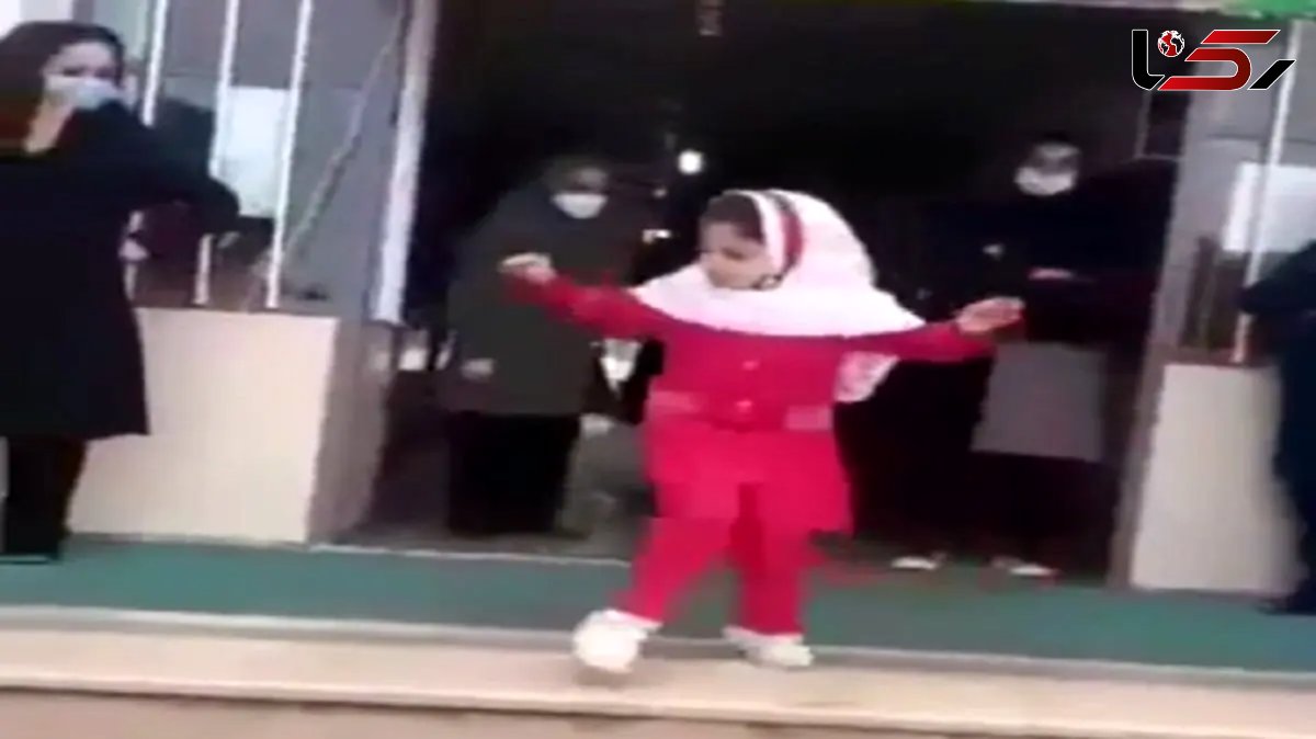 فیلم آواز شاد! / دختر دانش آموز با چنان مهارتی در مدرسه آذری رقصید همه مبهوتش شدند !