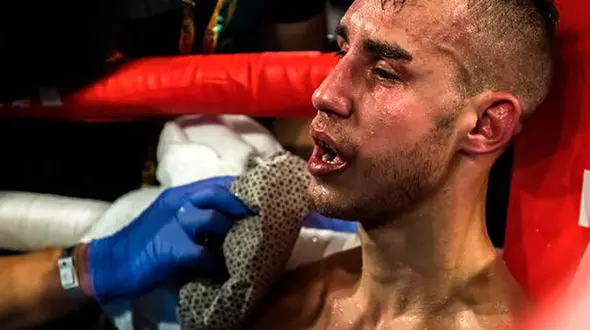 فیلم لحظه مرگ بوکسور روس پس از ۱۱ راند مقاومت در رینگ + عکس