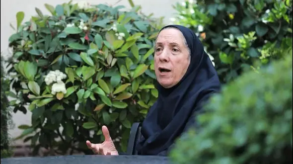 شمس السادات زاهدی: در کشور ما بیشتر بر «تکالیف» افراد تأکید می شود تا حق و حقوقی که دارند + فیلم