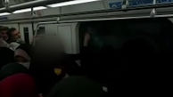 فیلم لحظه شکستن شیشه مترو توسط دختر تهرانی برای نجات مسافران