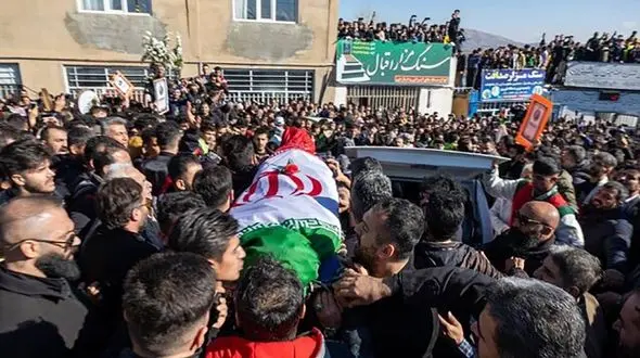 وداع تلخ با فریار امینی‌پور در سقز / همه آمده بودند + عکس