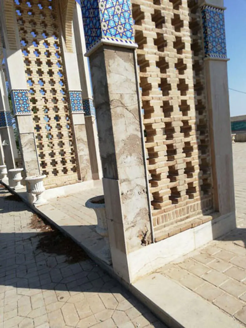 تصاویری از وضعیت ناگوارِ مزار قیصر امین‌پور
