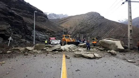 رانش و ریزش کوه جاده کجور نوشهر را بست