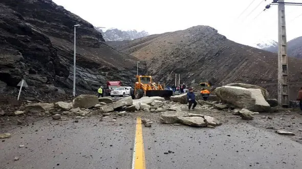 رانش و ریزش کوه جاده کجور نوشهر را بست