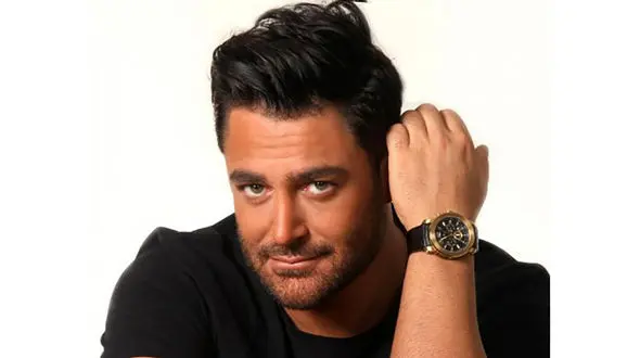 حمله مردم به لکسوس محمدرضا گلزار + فیلم