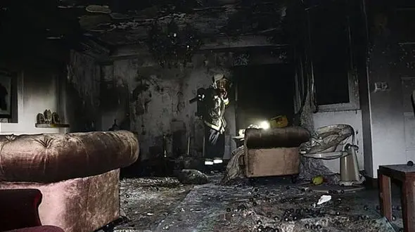  نجات جان اعضای یک خانواده از میان آتش در دروس + تصاویر 