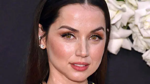 زیباترین زن جهان که خاطرخواه زیاد دارد ! / پیشنهادهای ازدواج اذیتم می کنند ! + عکس