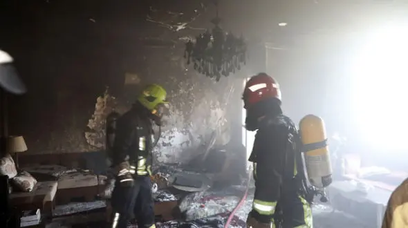 کولر گازی یک آپارتمان را در مشهد را به آتش کشید + عکس