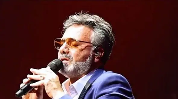 فیلم آواز باشکوه نصرالله معین با قدرت صدای فوق العاده در 72 سالگی / چقدر قشنگ و زیبا خوند !