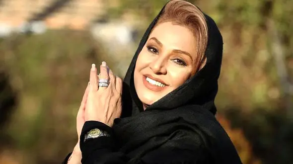 خانم بازیگر معروف در آغوش رفیق صمیمی اش