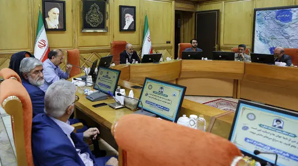 وزیر کشور پای صحبت های اساتید دانشگاه های تهران نشست