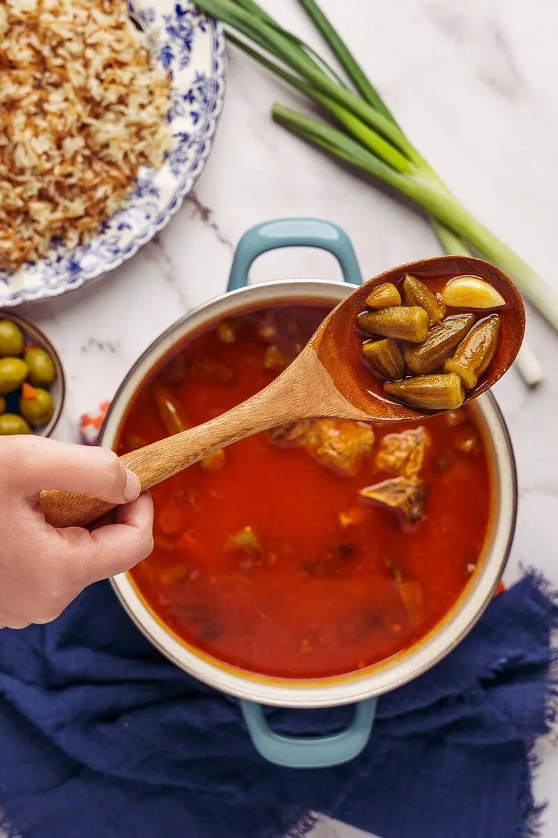 پختن خورشت بامیه
