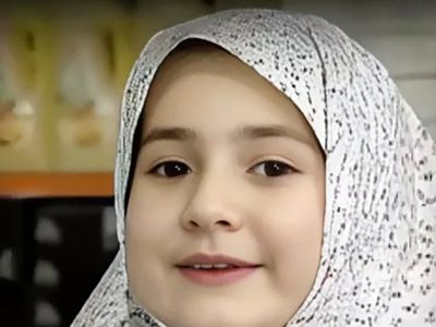 دختربچه کوچولوی تبلیغ شامپوی داروگر بعد از گذر 33 سال و زندگی در اروپا ! /  نه قیافش نه پوشش شبیه خودش نیست ! + عکس ها