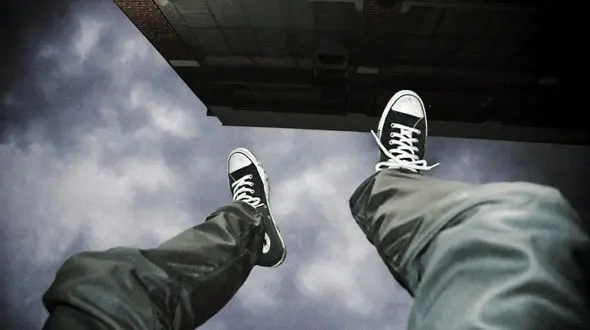 خودکشی متهم اختلاس مالی از ساختمان اقتصادی