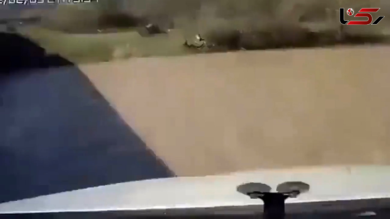 فیلم عجیب از لحظه سقوط ماشین به رودخانه / جاده پیچید ماشین نپیچید!