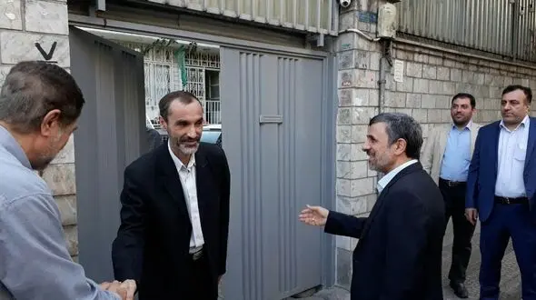 احمدی نژاد صبح امروز بقایی را تا زندان اوین بدرقه کرد+فیلم 