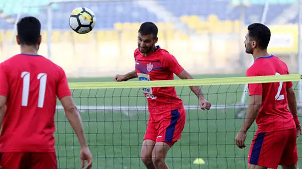 2  بازیکن پرسپولیس در رختکن کتک‌کاری کردند 