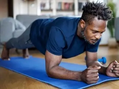 چالش «50 حرکت در روز»: بهترین تمرینات ورزشی خانگی برای تناسب اندام