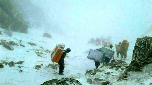 مرگ یک کولبر در بهمن ارتفاعات پیرانشهر