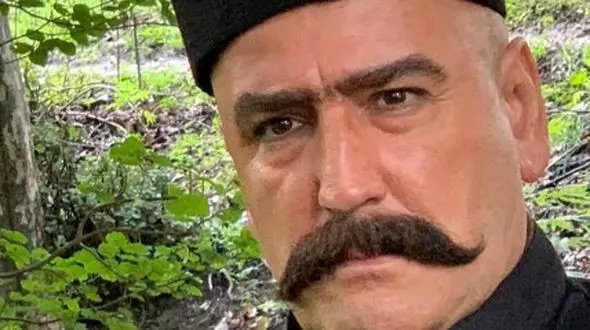 شازده مفخم سریال گیلدخت،صالح میرزاآقایی در کنار همسر و فرزندان رشید و خوش خنده اش/ بهش نمیاد بچه هایی به این سن و سال داشته باشه