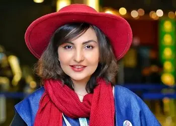 عکس ها / «کیمیا خلج» با استایل جسورانه قرمز و سورمهای در جشنواره فیلم کوتاه تهران سوژه عکاسان شد