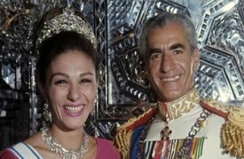 عکس سفر در زمان / استایل فرح پهلوی با لباس حریرو جواهرات چشم نواز در سفر به امریکا /  ببینید چه لباس هایی می پوشید ...