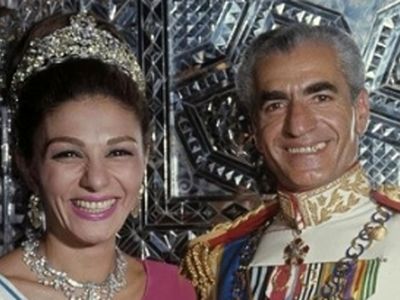 عکس سفر در زمان / استایل فرح پهلوی با لباس حریرو جواهرات چشم نواز در سفر به امریکا /  ببینید چه لباس هایی می پوشید ...