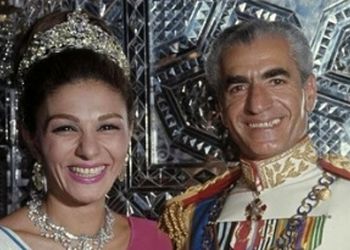 عکس سفر در زمان / استایل فرح پهلوی با لباس حریرو جواهرات چشم نواز در سفر به امریکا /  ببینید چه لباس هایی می پوشید ...