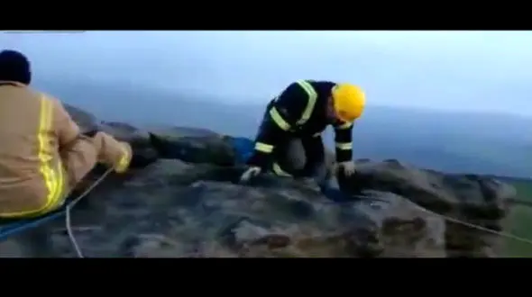 نجات گوسفند بازیگوش از بین صخره‌ها + فیلم