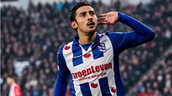 قلم قرمز کی روش روی نام یک لژیونر؟!