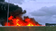 واژگونی و انفجار تریلی ۱۸ چرخ در بزرگراهی در تگزاس + عکس