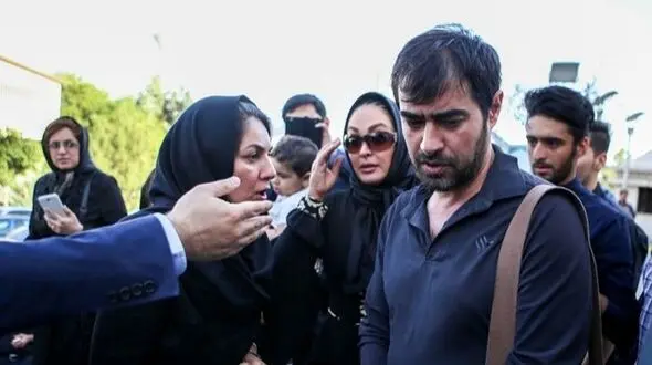 فیلم مراسم ختم پدر شهاب حسینی /  از حضور زن اولش پرچهر قنبری تا لاله اسکندری و الهام حمیدی از امیر جعفری و حسام نواب‌صفوی   /  چیدن میزعزایی مملو از حلوا و قرابیه شیرینی