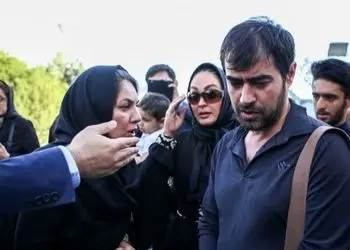 فیلم مراسم ختم پدر شهاب حسینی /  از حضور زن اولش پرچهر قنبری تا لاله اسکندری و الهام حمیدی از امیر جعفری و حسام نواب‌صفوی  تا ...  /  چیدن میزعزایی مملو از حلوا و قرابیه شیرینی ...