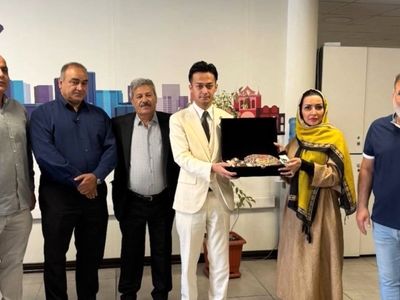 فیلم  پسر ژاپنی و پدر ایرانی اش در تحریریه رکنا ! /  روایت جذاب 28 سال جدایی پدر و پسر ایرانی و ژاپنی !