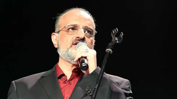 فیلم قرآن خوانی محمد اصفهانی در محضر امام خمینی(ره)