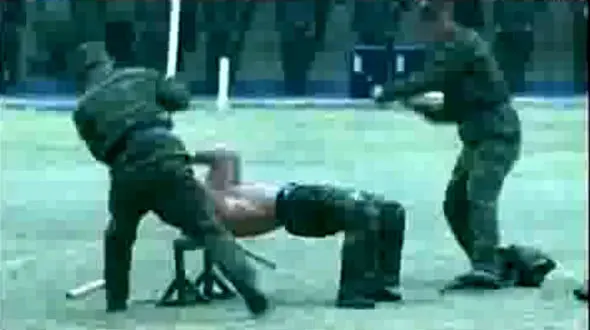 ببینید چه بلایی سر  سربازان کره شمالی می آورند + فیلم