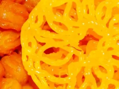 طرز تهیه زولبیا بامیه رمضان؛ ترد و خوشمزه به سبک قنادی / فیلم