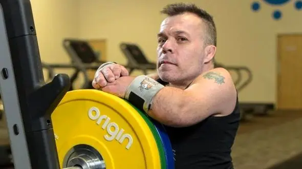 مرد کوتوله 111 سانتی در وزنه برداری رکورد زد + عکس