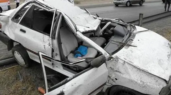 سقوط سنگ روی خودروی پراید در جاده چالوس + جزییات