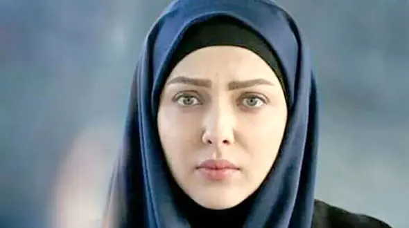 لیلا اوتادی بر سر آرامگاه خواننده قبل از انقلاب + فیلم 